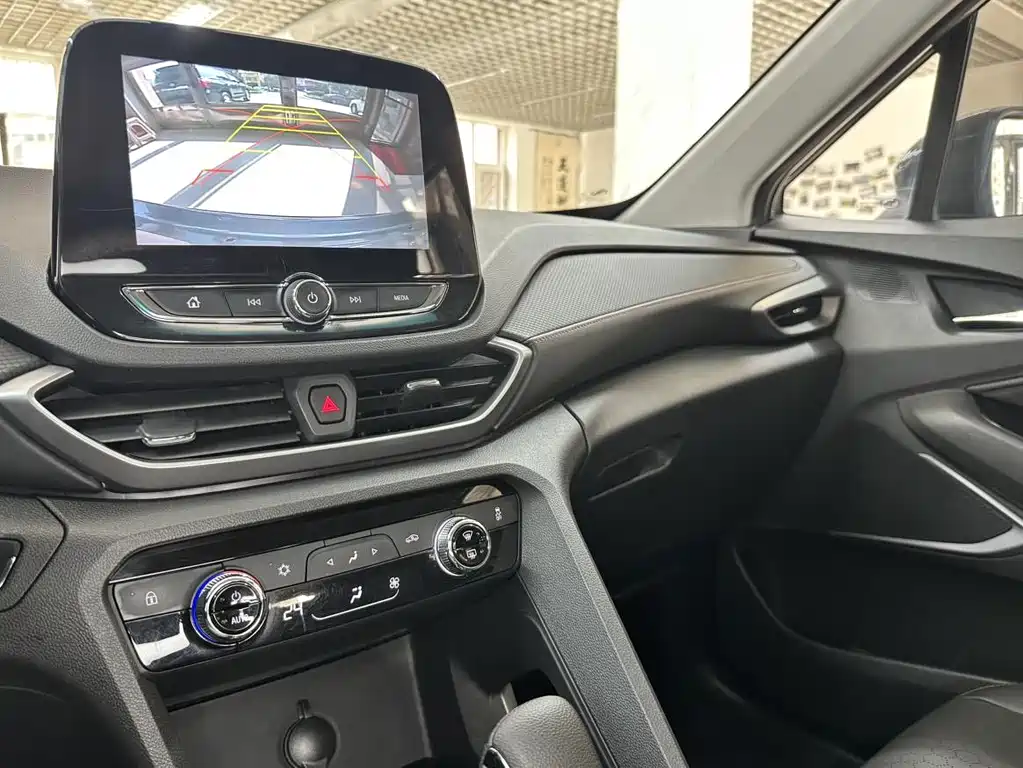 Chevrolet Orlando 2022 — фото 17
