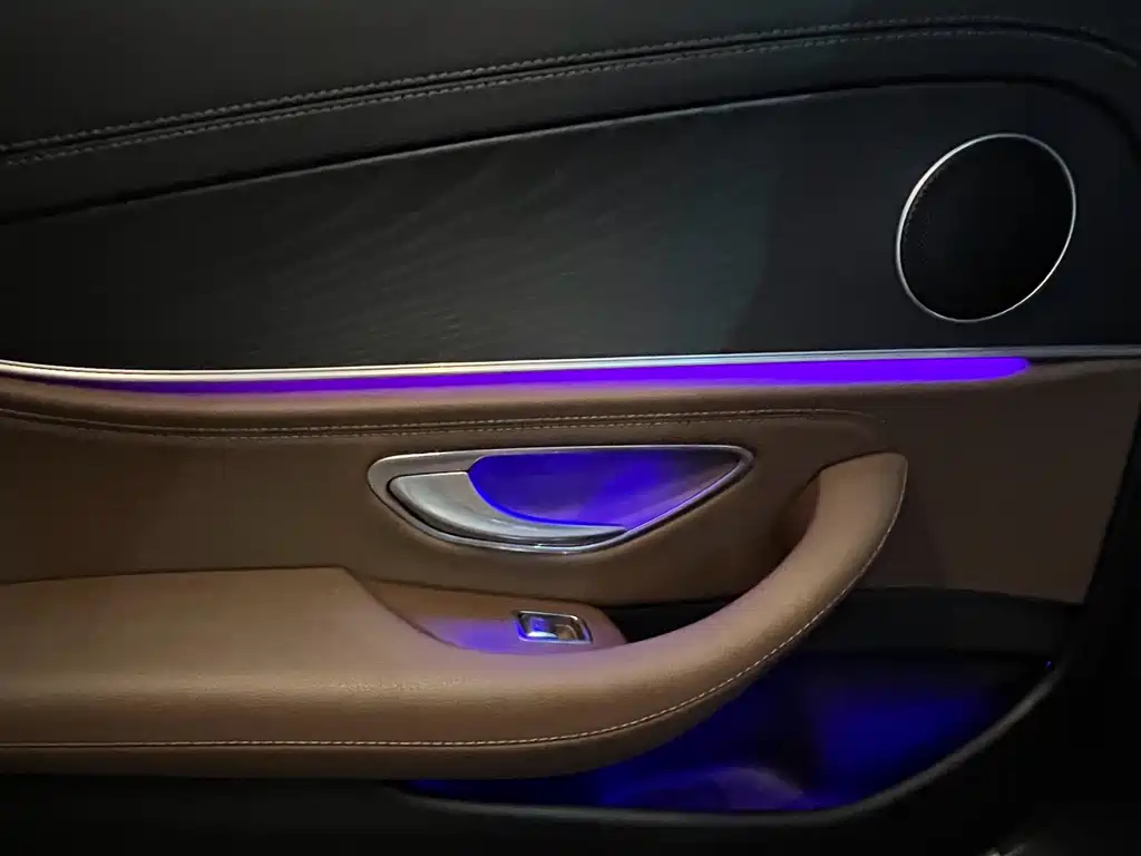 Mercedes-Benz E-Class 2018 — фото 19