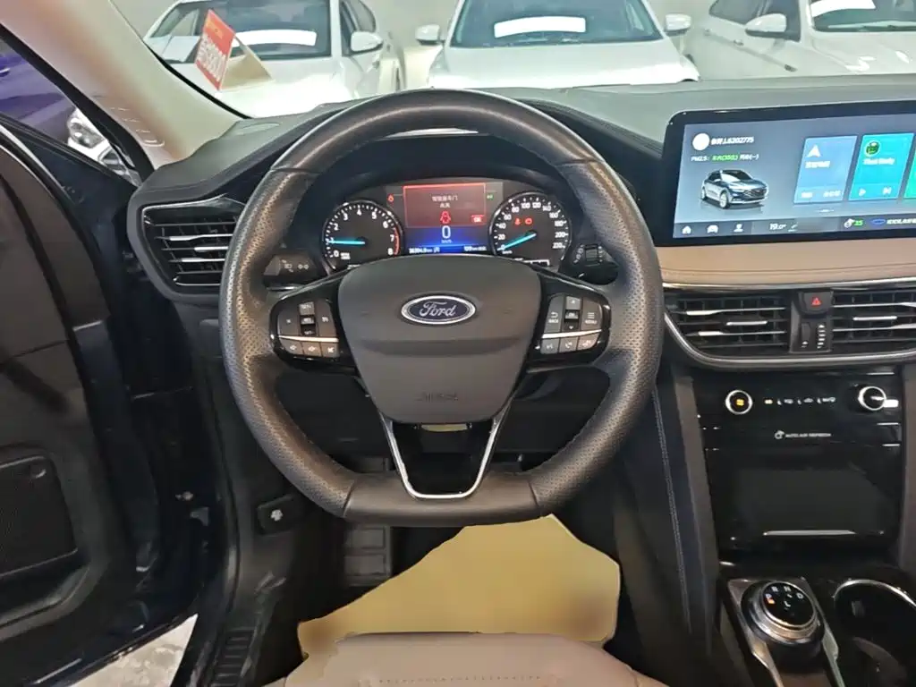 Ford Escape 2023 — фото 11