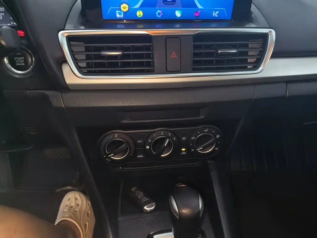 Mazda 3 Axela 2016 — фото 13