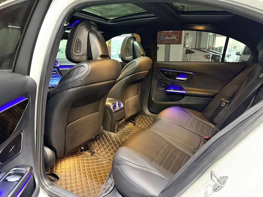 Mercedes-Benz C-Class 2023 — фото 4