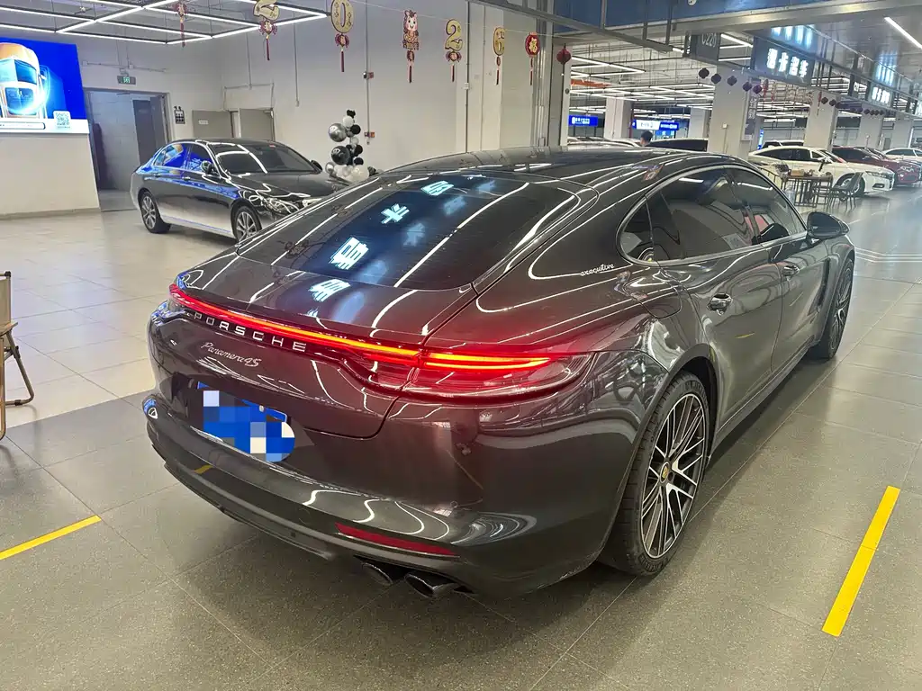 Porsche Panamera 2021