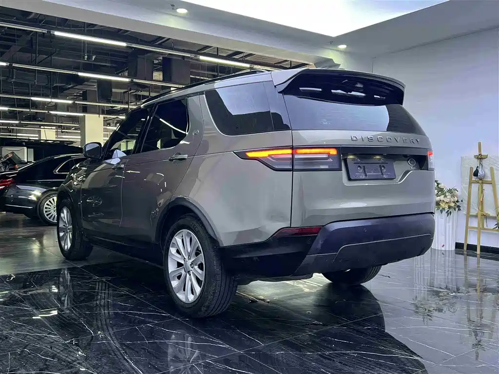 Land Rover Discovery 2017 — фото 17