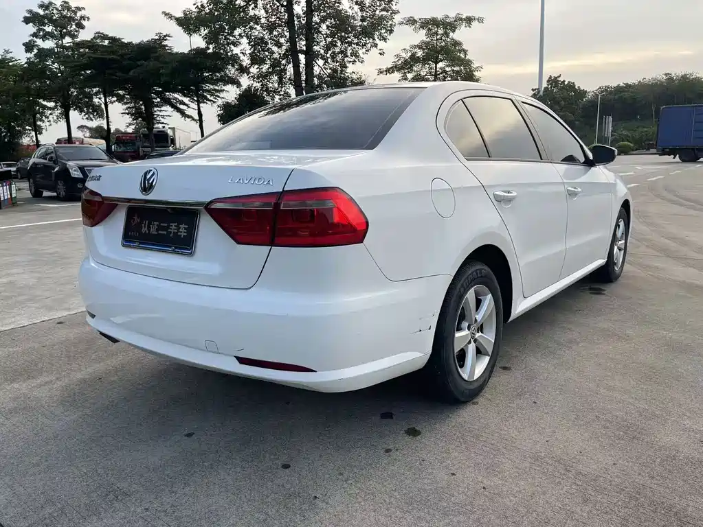 Volkswagen Lavida 2014