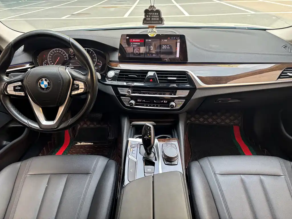 BMW 5 Series 2019 — фото 9