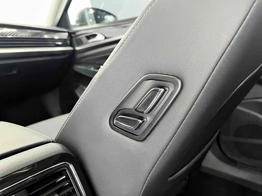 Volkswagen Passat 2023 — фото 17