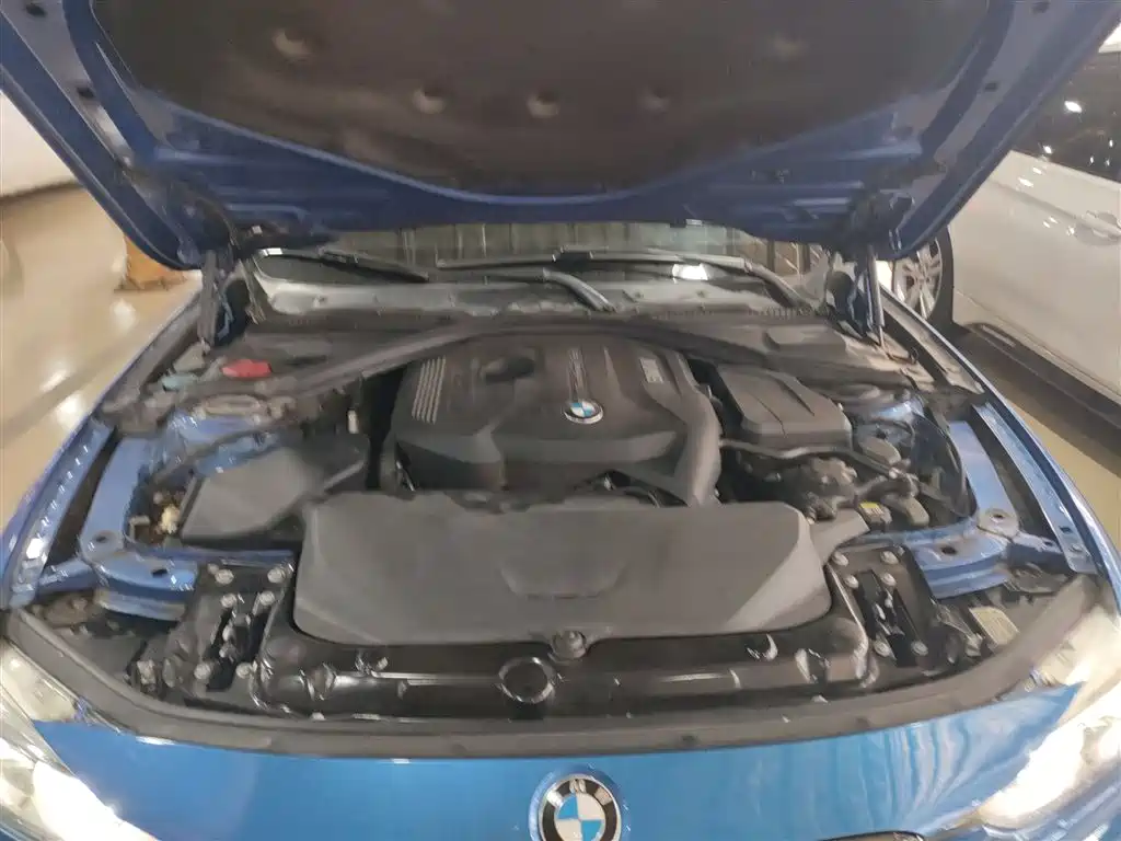 BMW 3 Series 2018 — фото 16