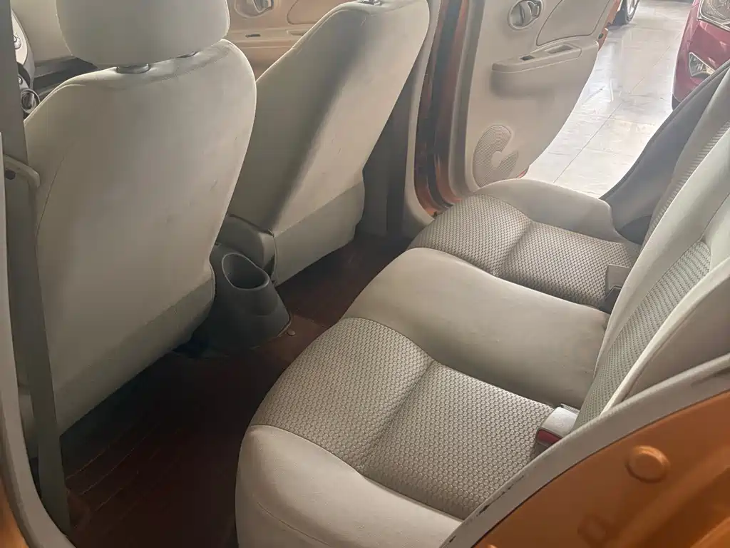 Nissan March 2012