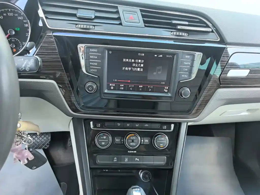 Volkswagen Touran 2017 — фото 13