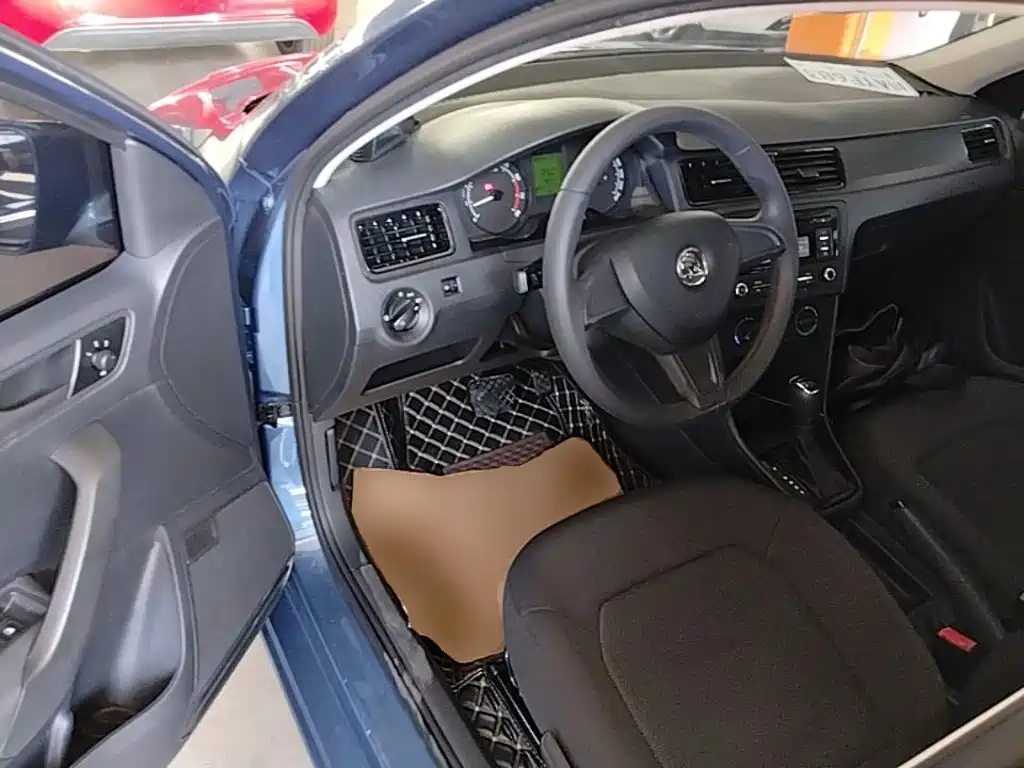 Skoda Rapid Spaceback 2014 — фото 16