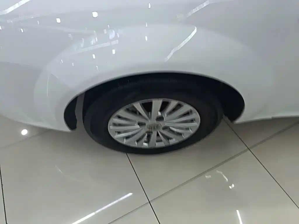 Buick Excelle 2015 — фото 23