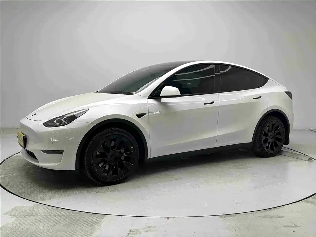 Tesla Model Y 2024 — фото 1