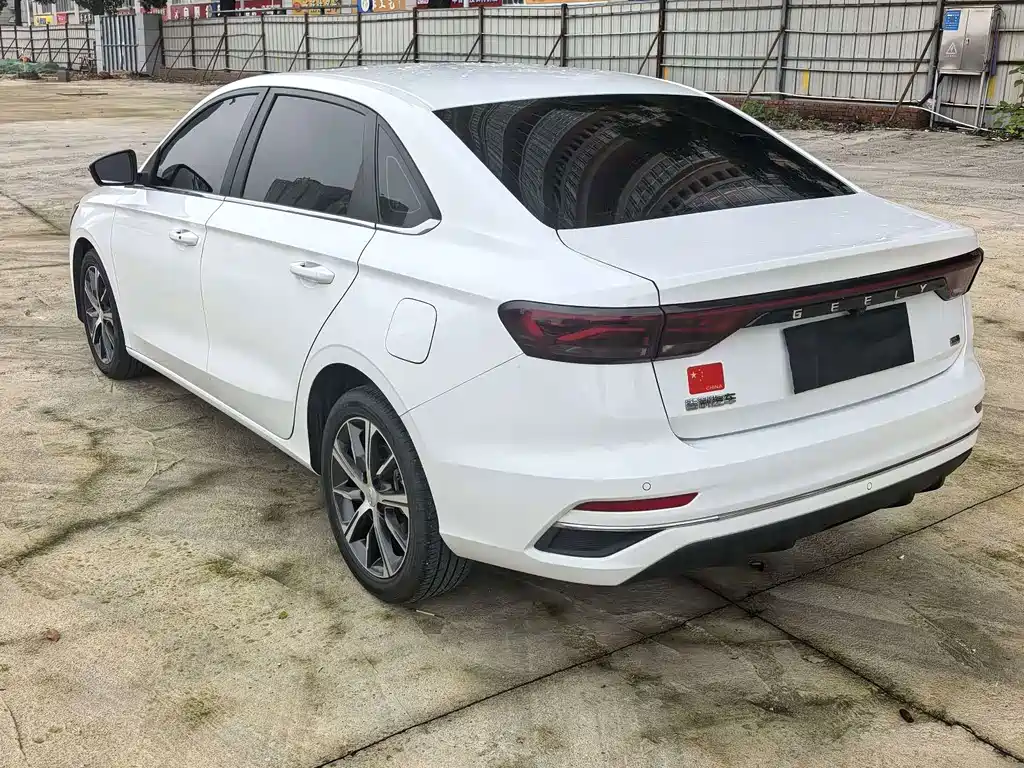 Geely Emgrand 2023