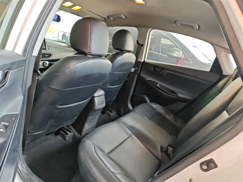 Hyundai Elantra 2019 — фото 17
