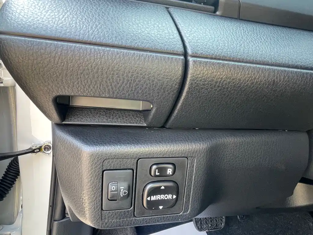 Toyota Yaris L 2022 — фото 11