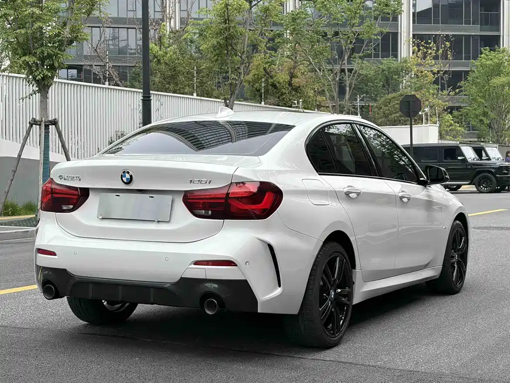 BMW 1 Series 2023 — фото 13