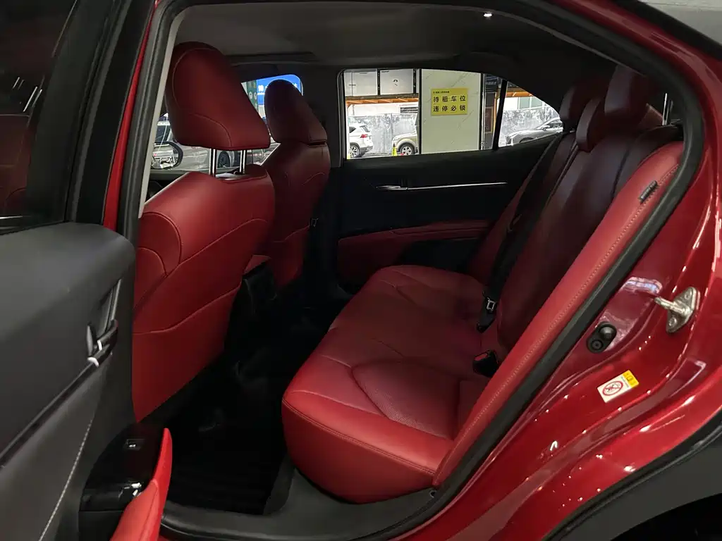 Toyota Camry 2018 — фото 11