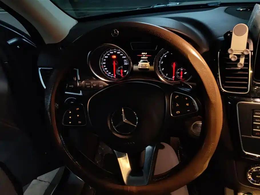 Mercedes-Benz GLE 2016 — фото 15