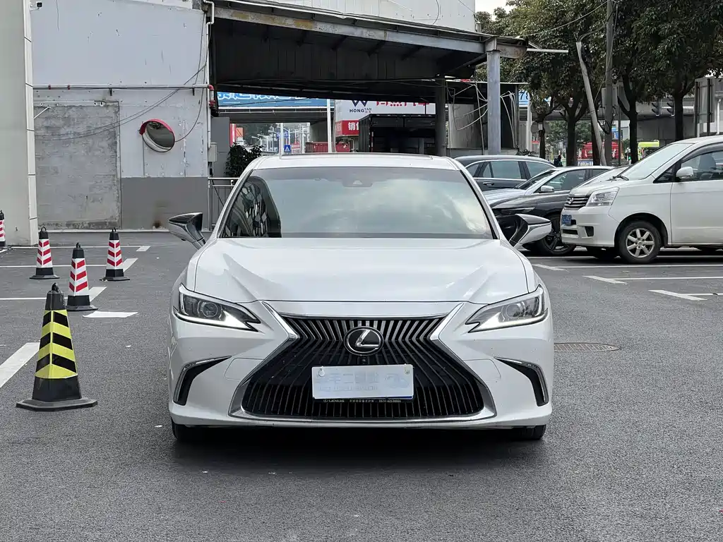 Lexus ES 2021 — фото 2