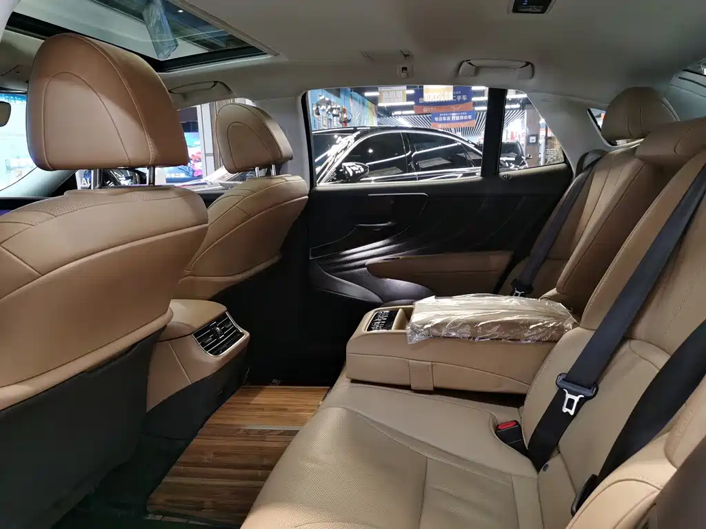 Lexus LS 2020 — фото 14