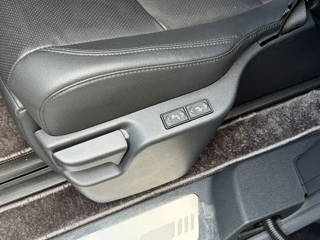 Toyota Sienna 2023 — фото 12