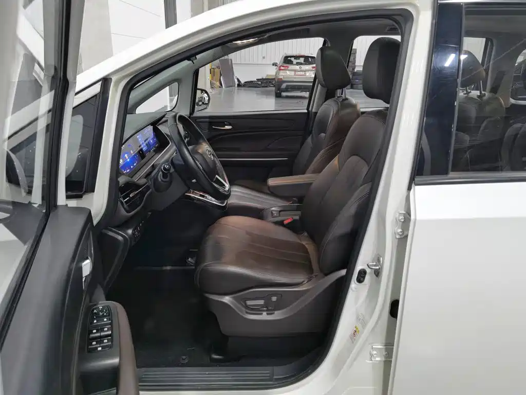 GAC Trumpchi M6 2019 — фото 10