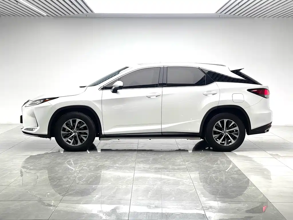 Lexus RX 2022 — фото 7
