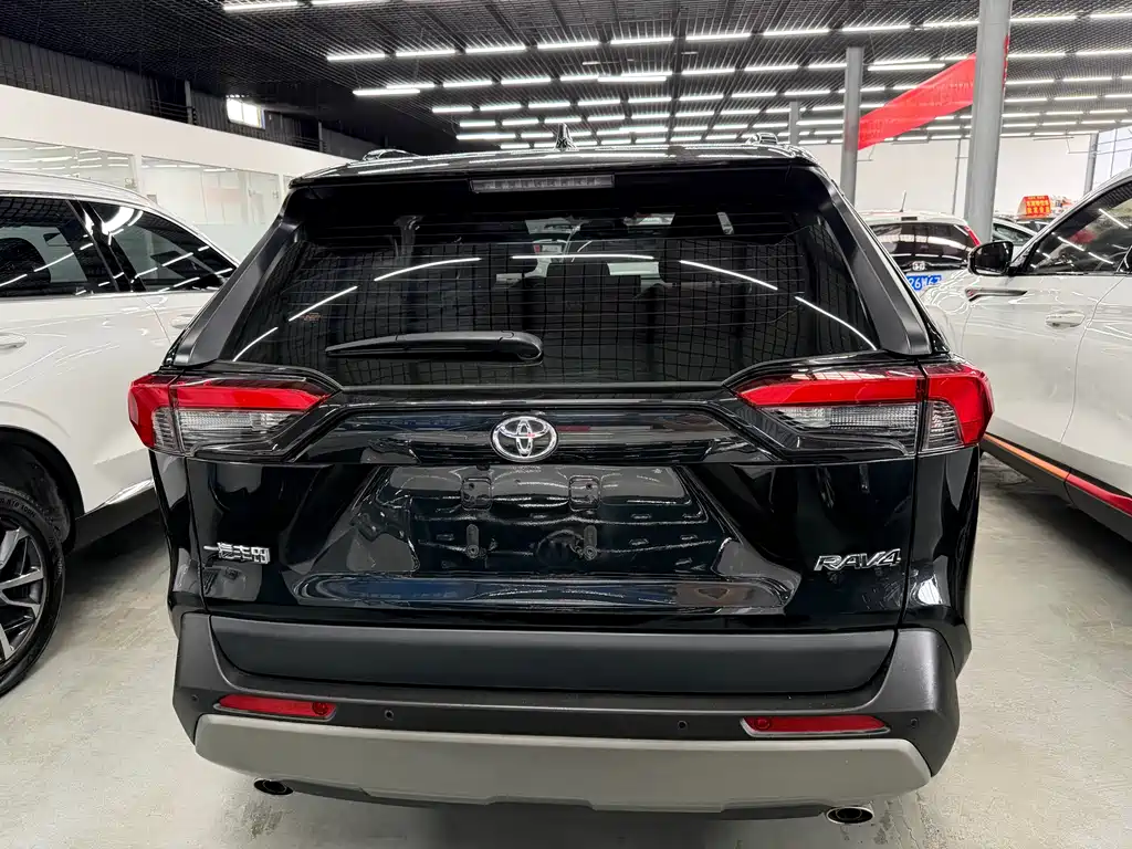 Toyota RAV4 2024 — фото 18