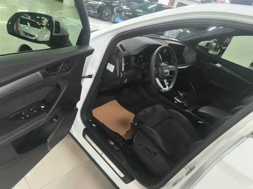 Audi Q5L Sportback 2023 — фото 16