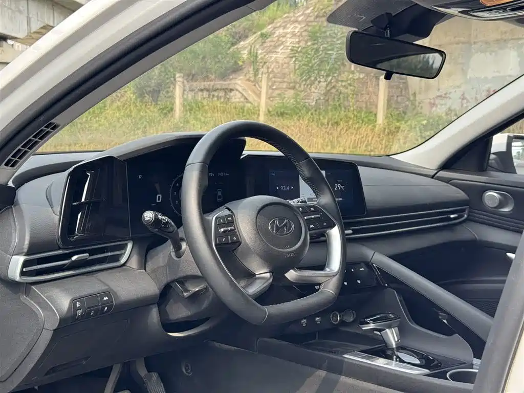 Hyundai Elantra 2022