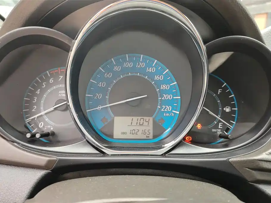 Toyota Yaris L 2015 — фото 14