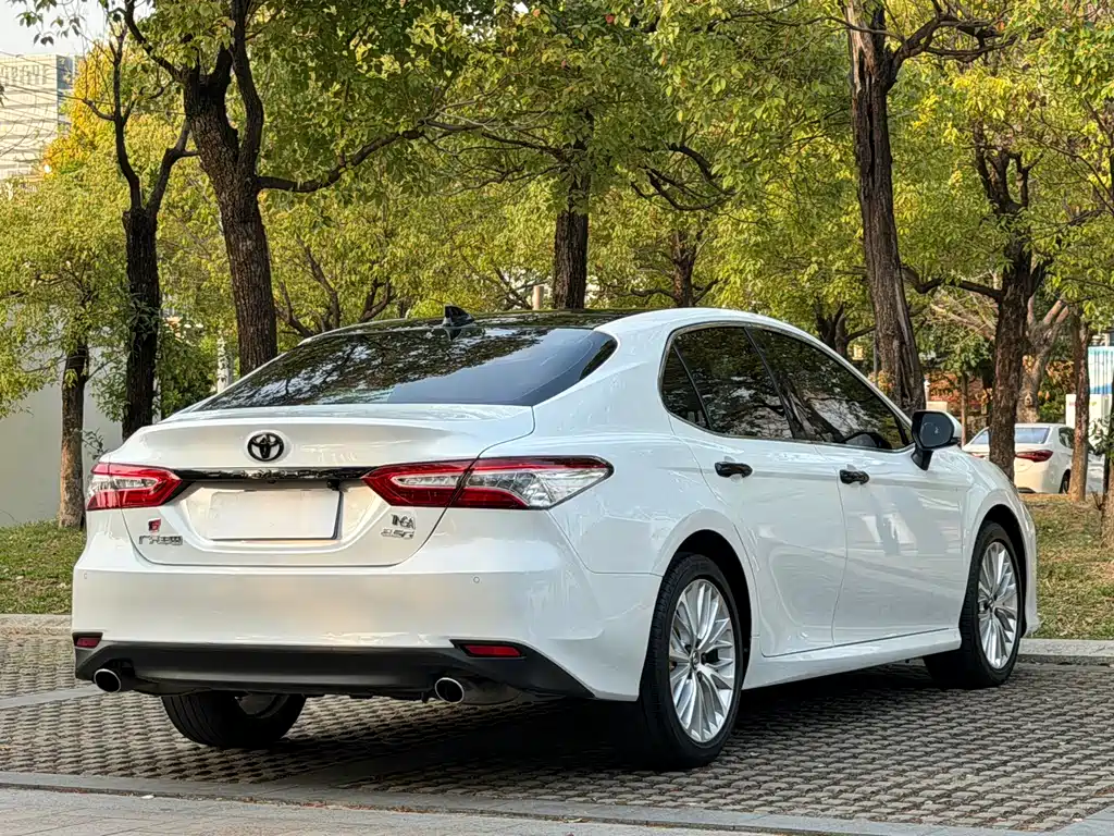 Toyota Camry 2019 — фото 20
