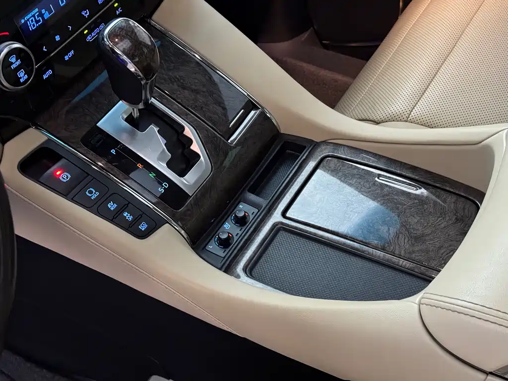 Toyota Vellfire 2022 — фото 17