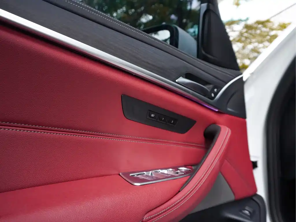 BMW 5 Series 2023 — фото 13