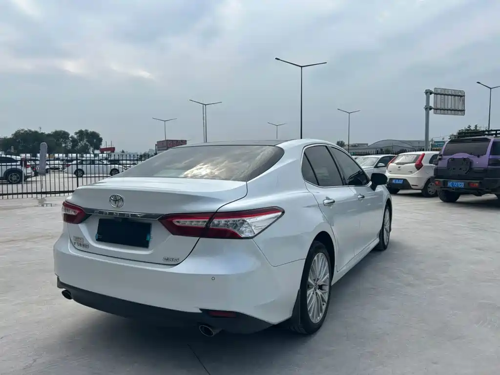 Toyota Camry 2019 — фото 8