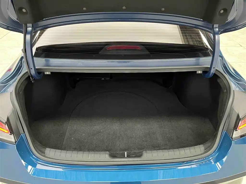 Hyundai Elantra 2023 — фото 16