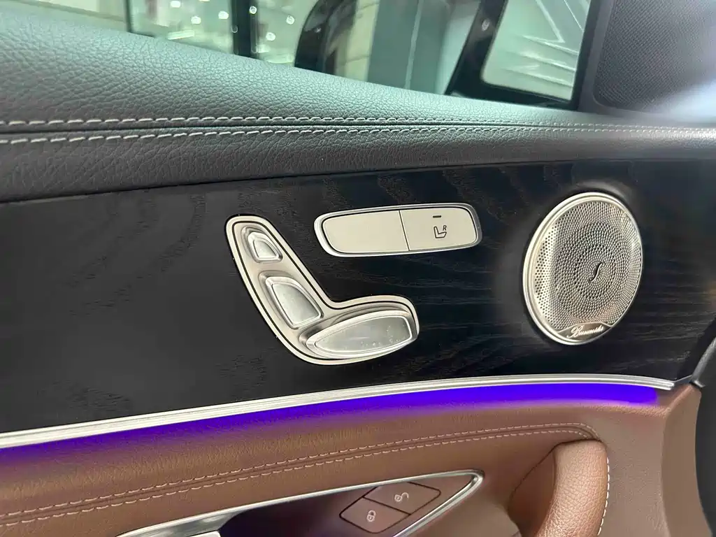 Mercedes-Benz E-Class 2019 — фото 12