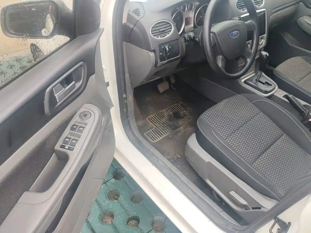 Ford Focus 2015 — фото 16