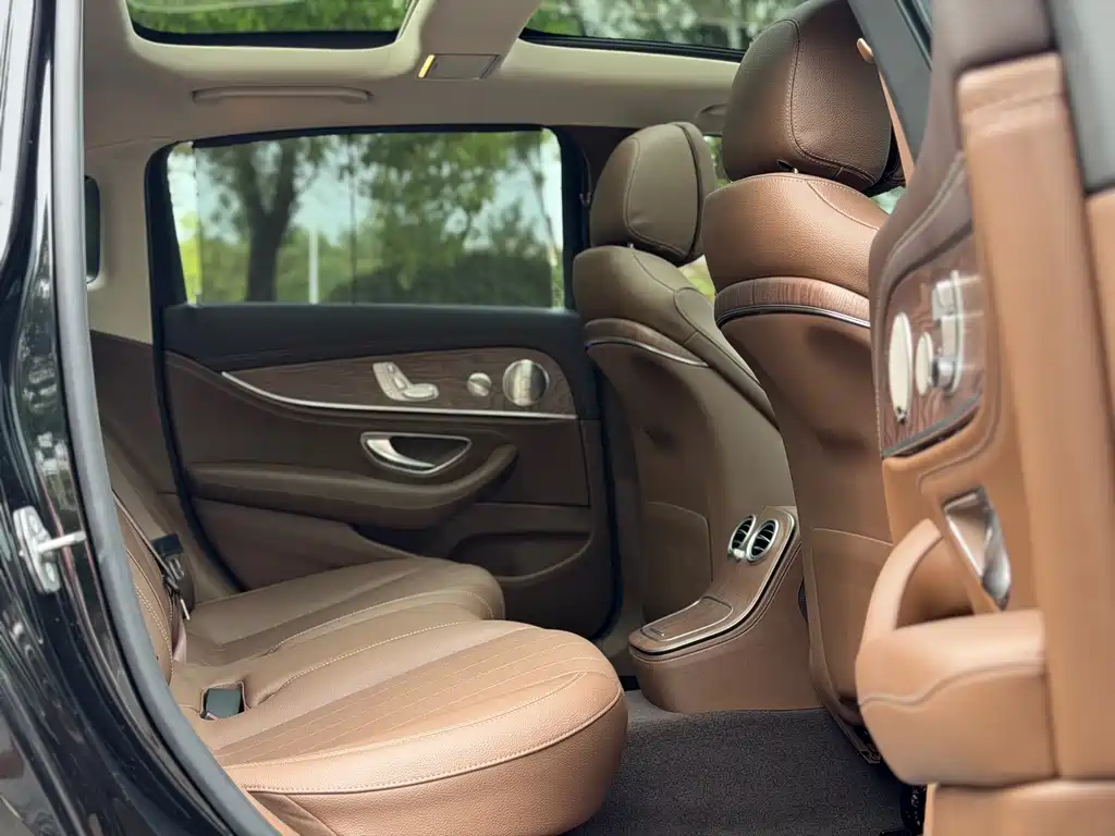 Mercedes-Benz E-Class 2022 — фото 13