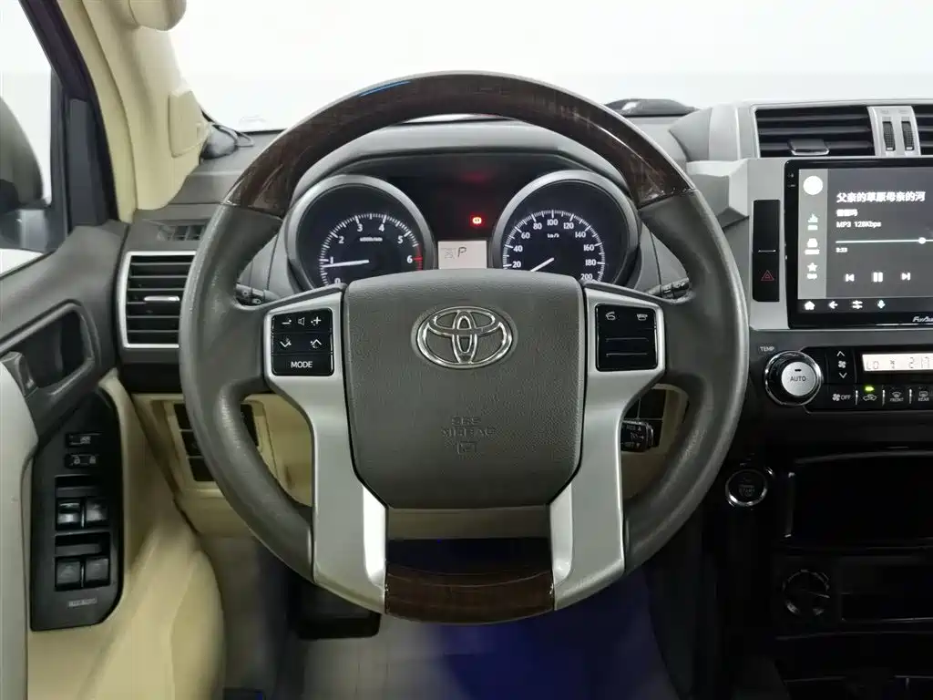 Toyota Prado 2016 — фото 11