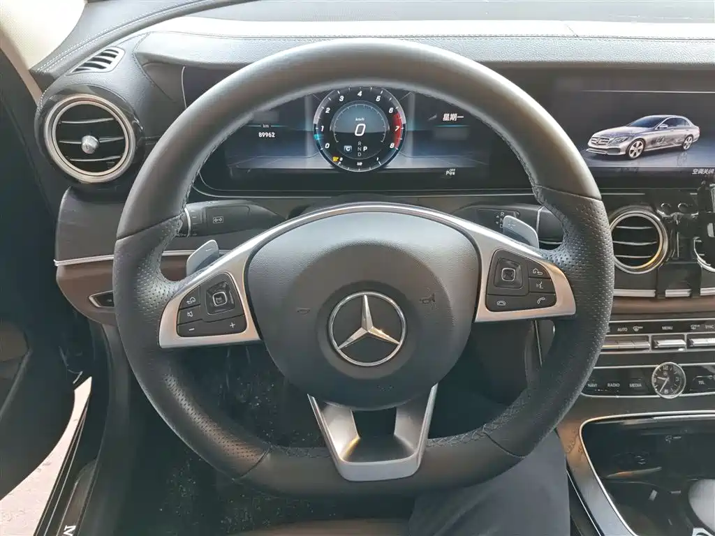 Mercedes-Benz E-Class 2018 — фото 11