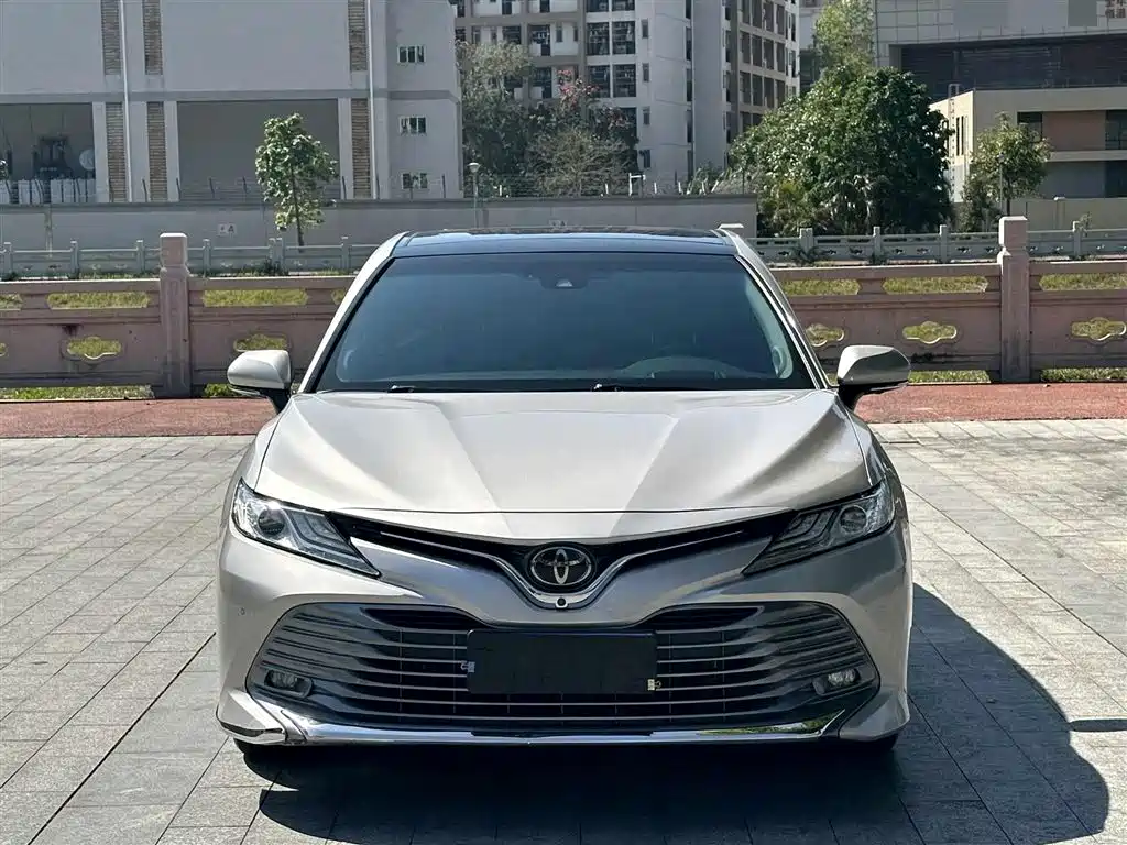 Toyota Camry 2019 — фото 2