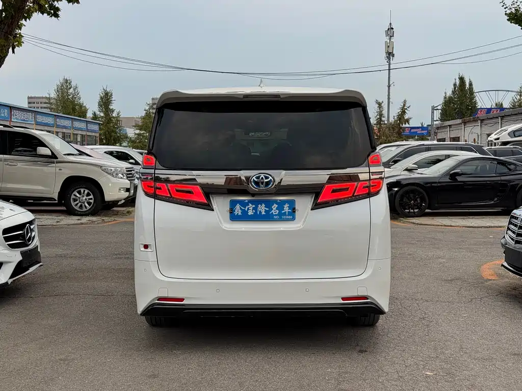Toyota Vellfire 2022 — фото 3