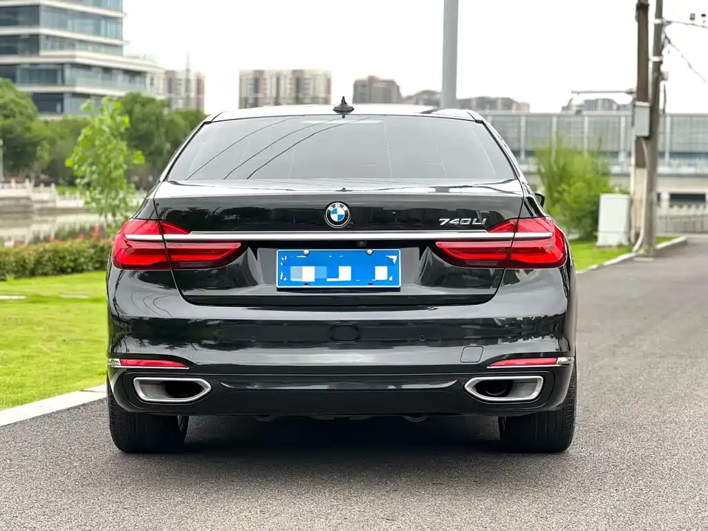 BMW 7 Series 2016 — фото 8