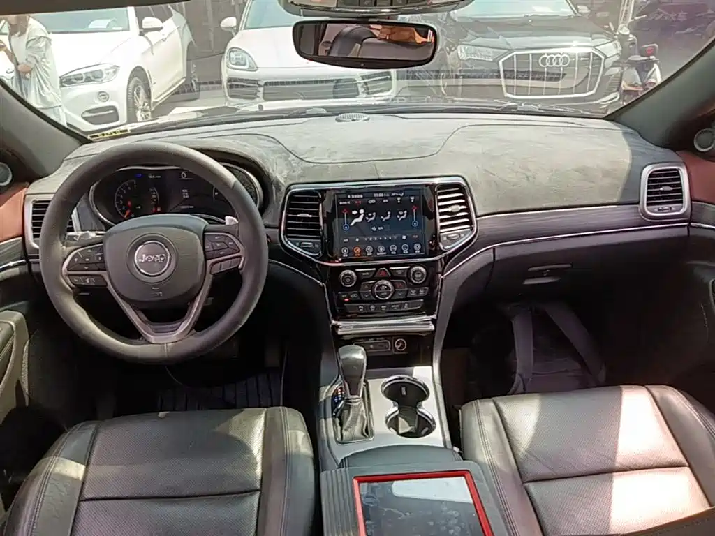 Jeep Grand Cherokee 2022 — фото 10