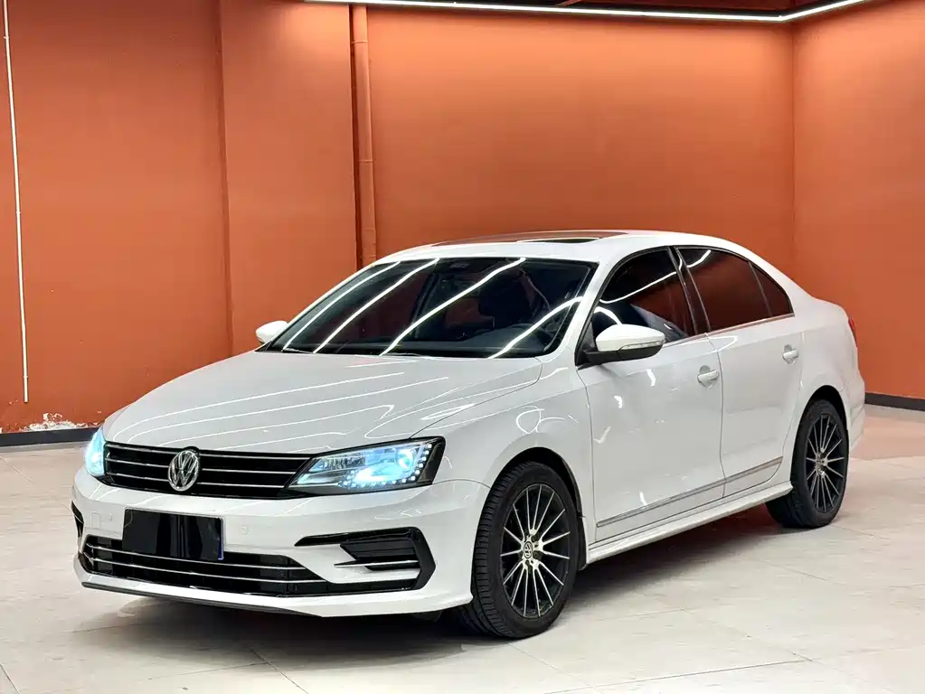 Volkswagen Sagitar 2018
