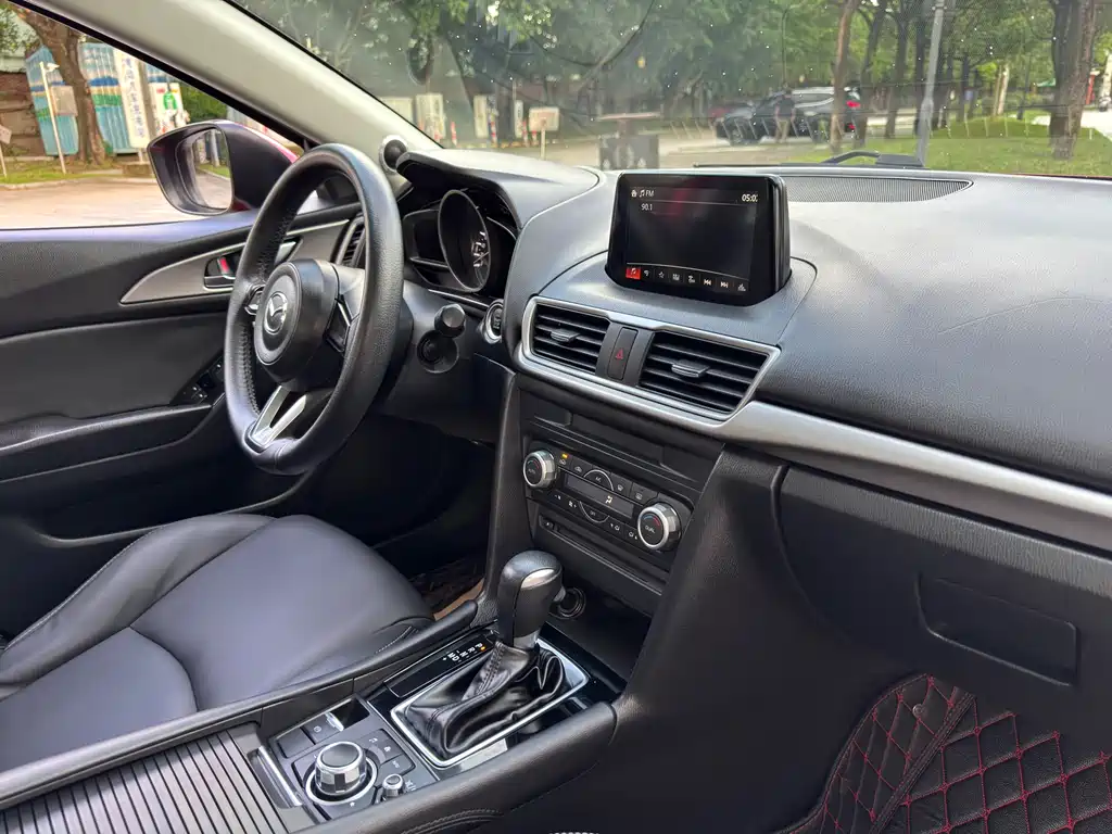 Mazda 3 Axela 2017 — фото 18