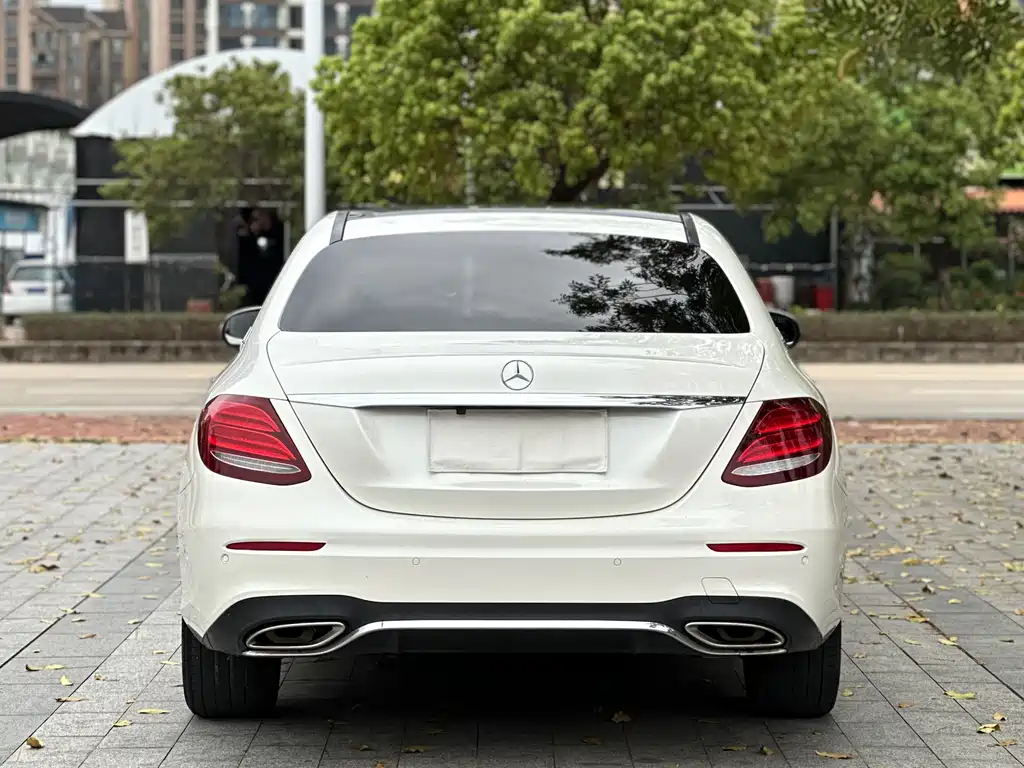 Mercedes-Benz E-Class 2017 — фото 16