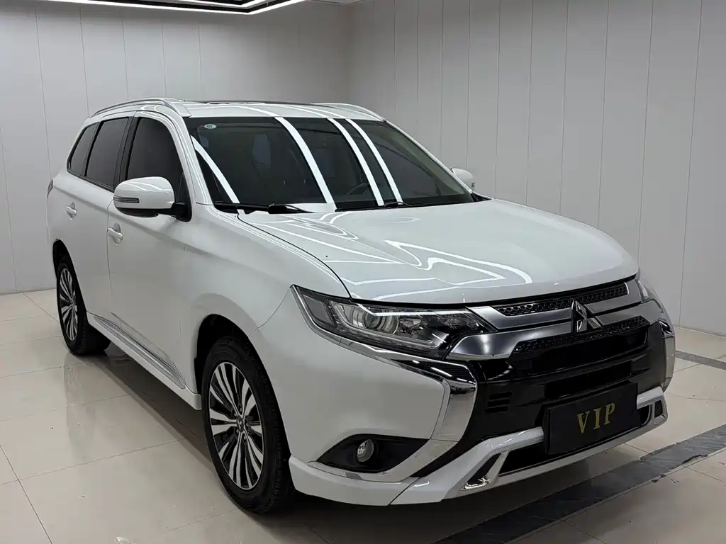 Mitsubishi Outlander 2021 — фото 3