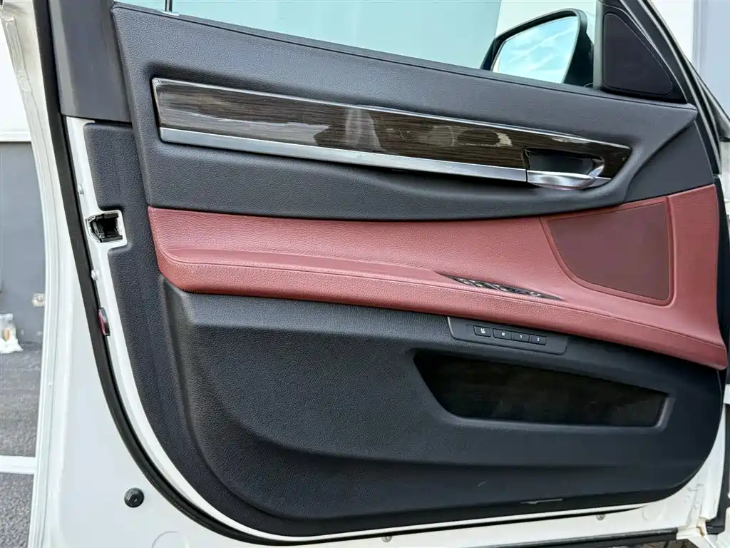 BMW 7 Series 2015 — фото 10